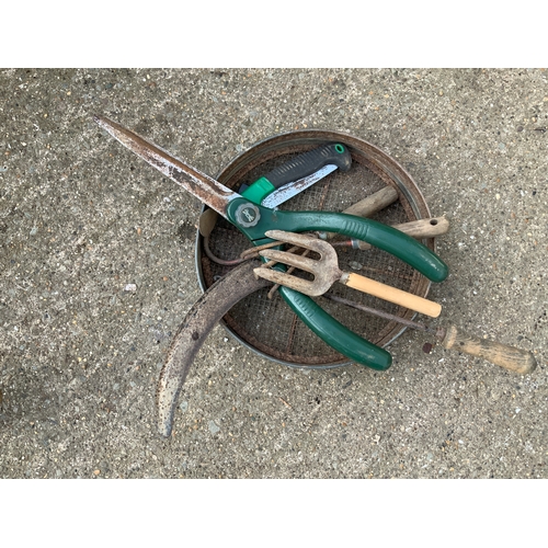 22 - Garden Tools