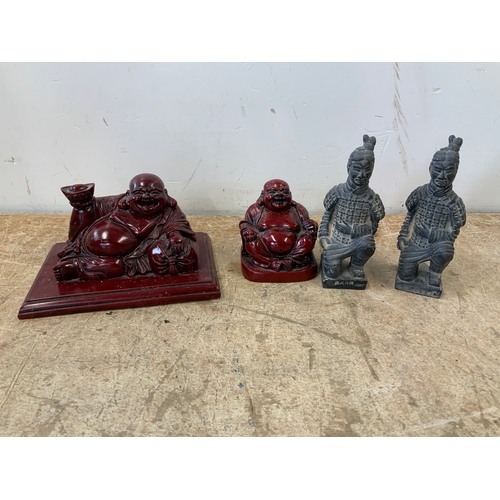 922 - Buddhas and Other Figures