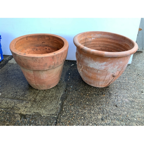 23 - 2x Terracotta Pots