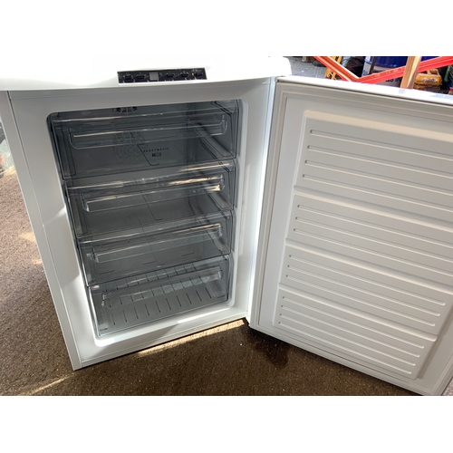 872 - AEG Freezer