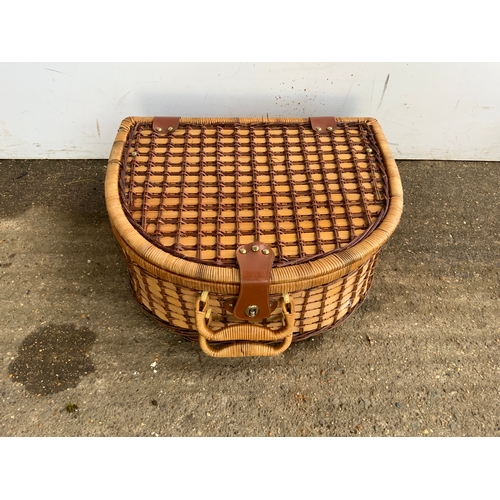 326 - Picnic Hamper