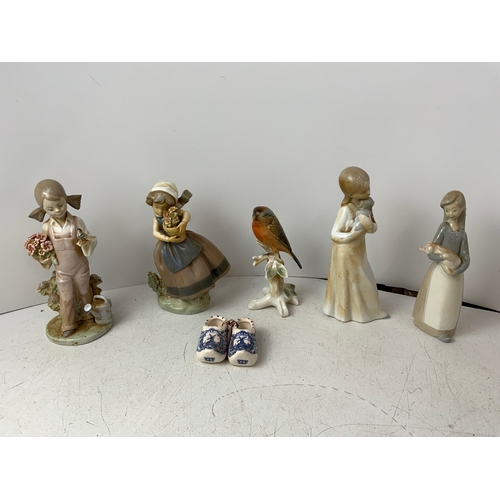 933 - Lladro and Other Ornaments