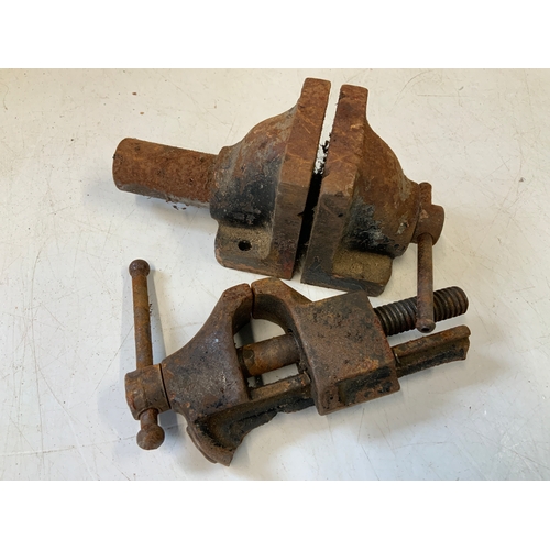 220 - 2x Small Vice