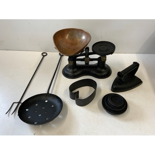 481 - Set of Victor Scales etc