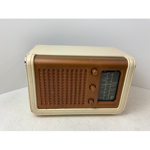 482 - Ferranti 547 Valve Radio - Working