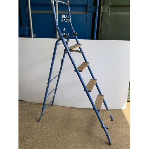 84 - Step Ladder