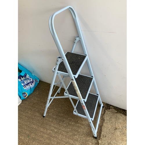 83 - Folding Ladders