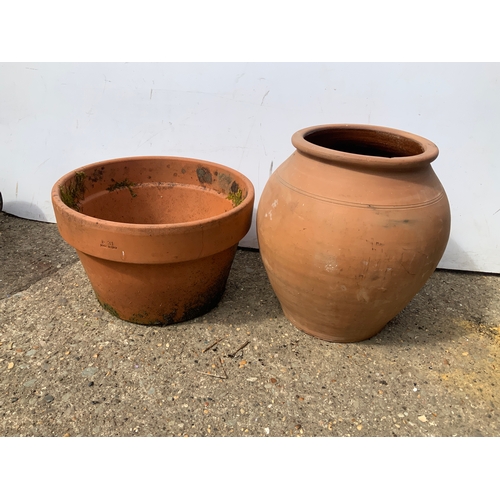 2A - 2x Terracotta Pots