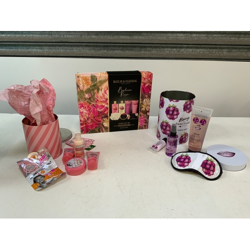 765 - Toiletry Gift Sets