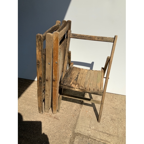 953 - 4x Vintage Wooden Folding Chairs