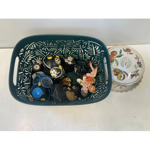 190 - Ornaments and Royal Worcester