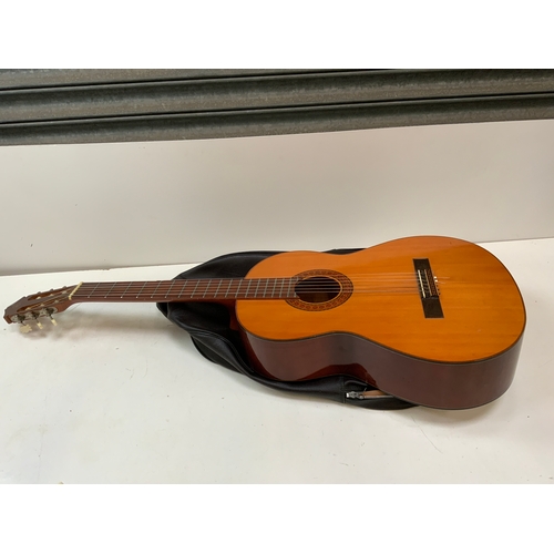 556 - Yamaha Acoustic Guitar