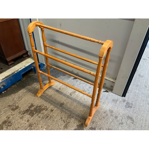 909 - Towel Rail