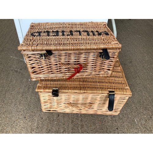 568A - Hampers