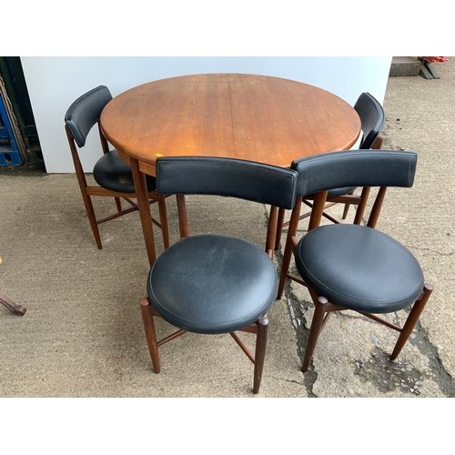 906 - Retro Table and Chairs