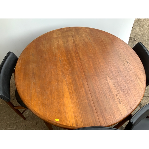 906 - Retro Table and Chairs