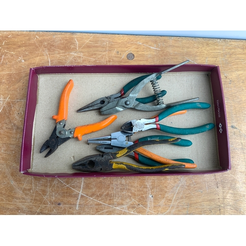 185 - Pliers etc