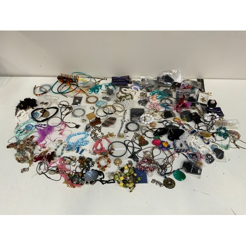 189 - Costume Jewellery etc