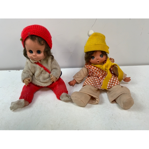 208 - 2 x Vintage Dolls