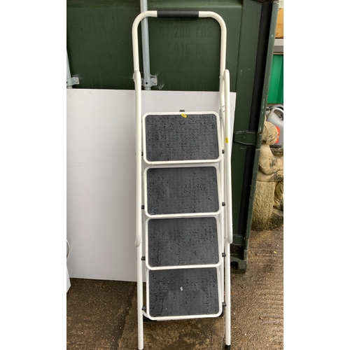 103 - Step Ladder