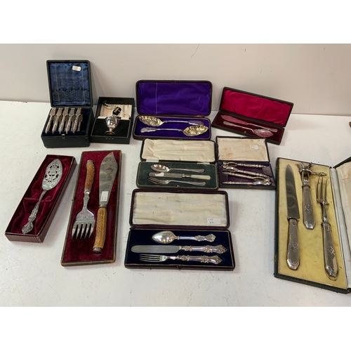 928 - Cased Vintage Cutlery