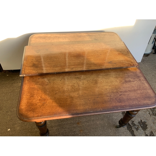 615 - Victorian Mahogany Extending Dining Table