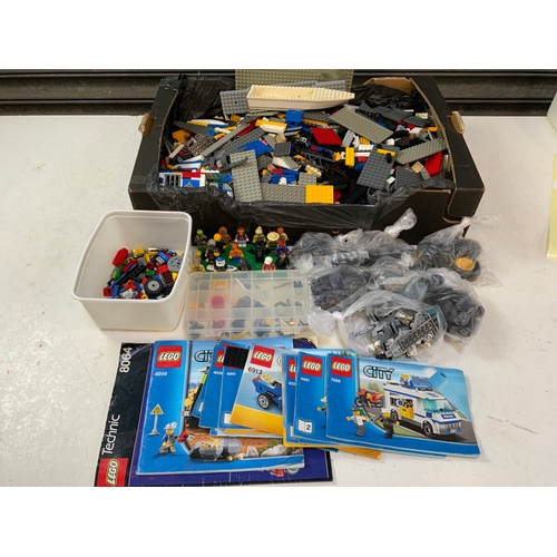 960 - Large Quantity of Lego and Instructions