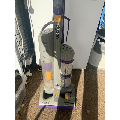 687 - Dyson Vacuum Cleaner