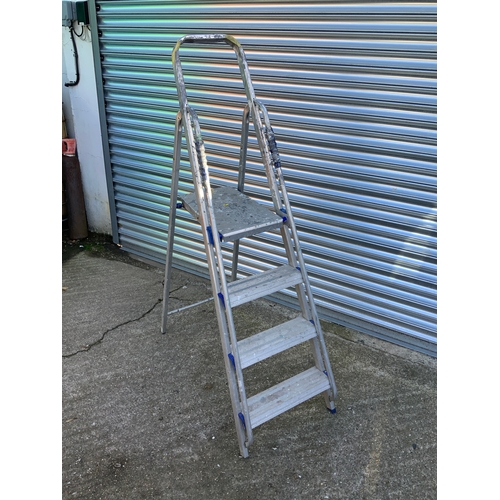 79 - Aluminium Ladders