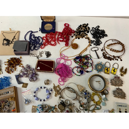 847 - Costume Jewellery etc