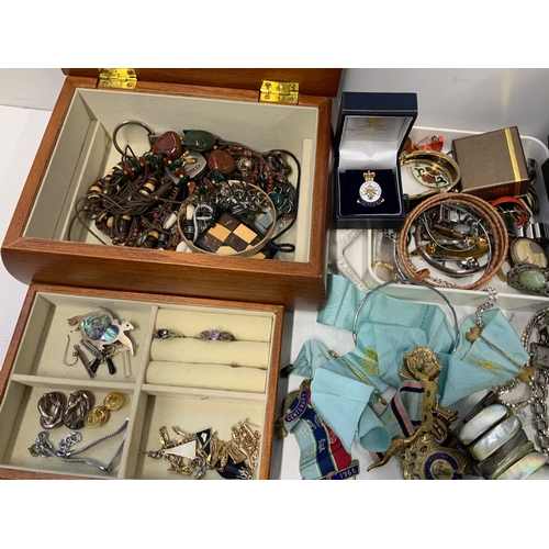 881 - Jewellery and Watches etc