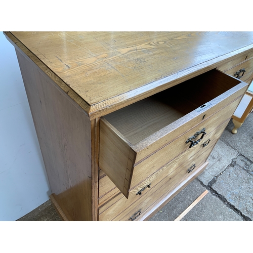 732 - Chest of Drawers