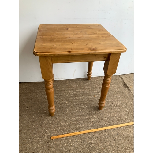 653 - Pine Table