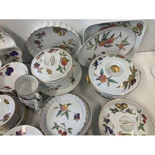 394 - Large Quantity of Royal Worcester China