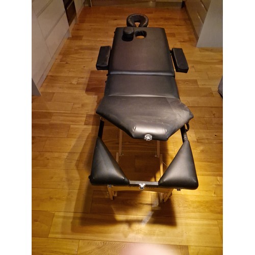 890 - Vesgantti Portable Massage Bed - Little Use