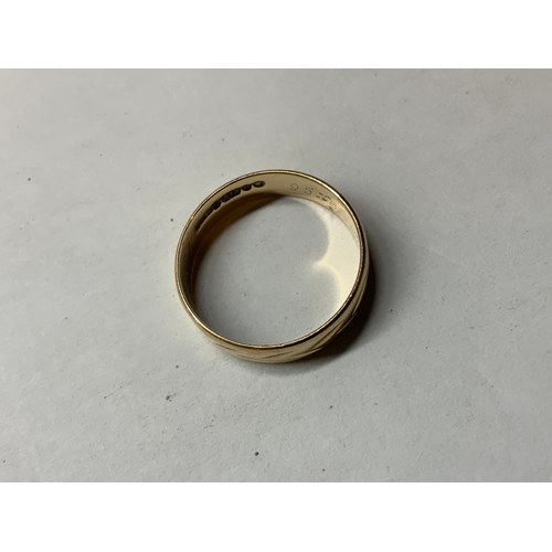 75 - 9ct Gold Band with Engraved Decoration - 2g