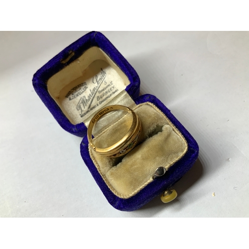 101 - 18ct Gold Ring - 3.9g - One Stone Absent