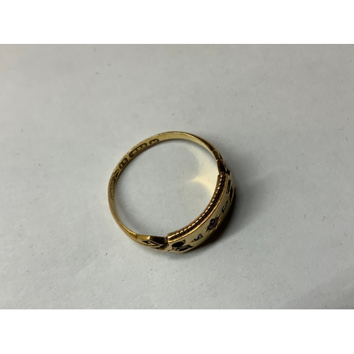 102 - 15ct Gold Ring - 2.1g - Two Stones Absent