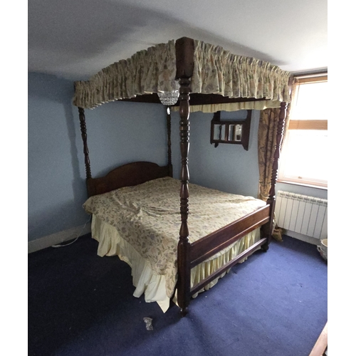 114A - Four Poster Bed