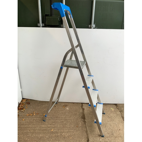 23 - Aluminium Stepladder