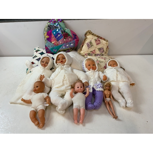 391 - Lavender Cushions and Dolls