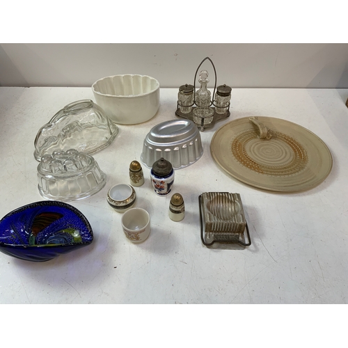 407 - Vintage Jelly Moulds etc