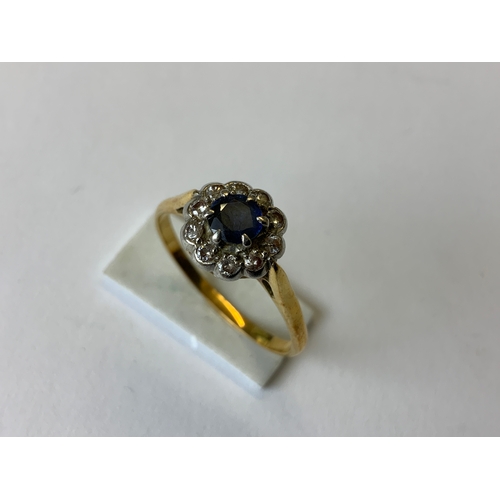 125 - 18ct Gold Ring - Size U - 2.9g