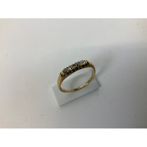 42 - 18ct Gold Ring - Size R