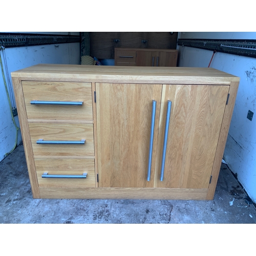 500 - Modern Oak Cabinet