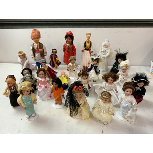 251 - Costume Dolls