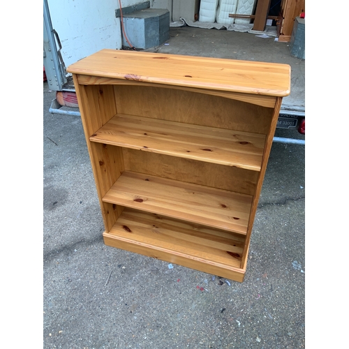 508 - Pine Bookshelf