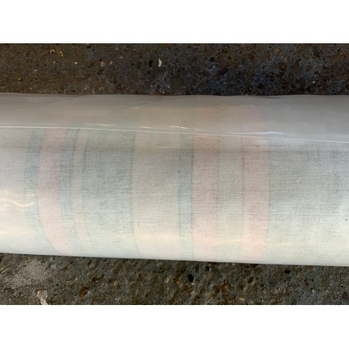 513B - Roll of Fabric