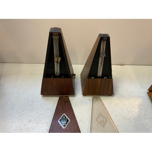 404 - 2x Metronomes