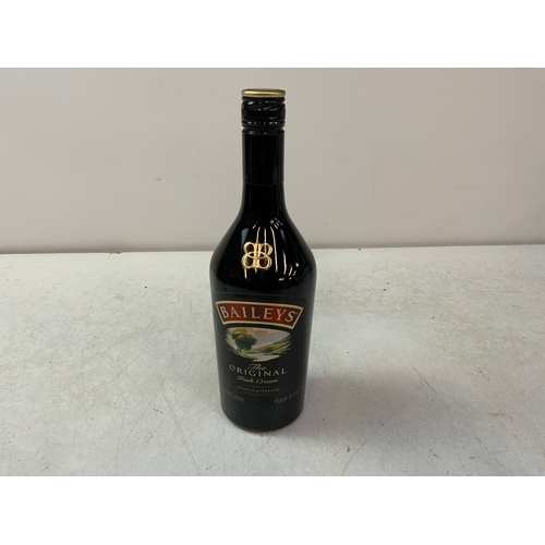 413 - 70cl Bottle of Baileys